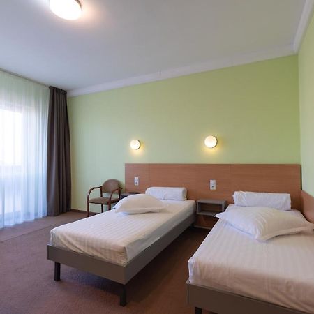 Vila Rosa 2 Hotel คลูจ-นาโปกา ภายนอก รูปภาพ