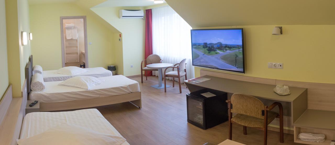 Vila Rosa 2 Hotel คลูจ-นาโปกา ภายนอก รูปภาพ