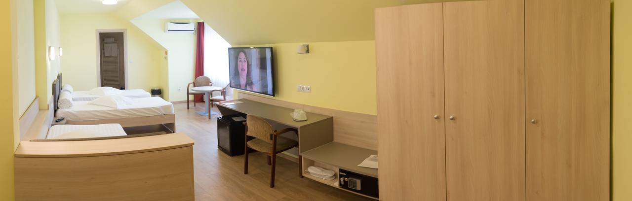 Vila Rosa 2 Hotel คลูจ-นาโปกา ภายนอก รูปภาพ