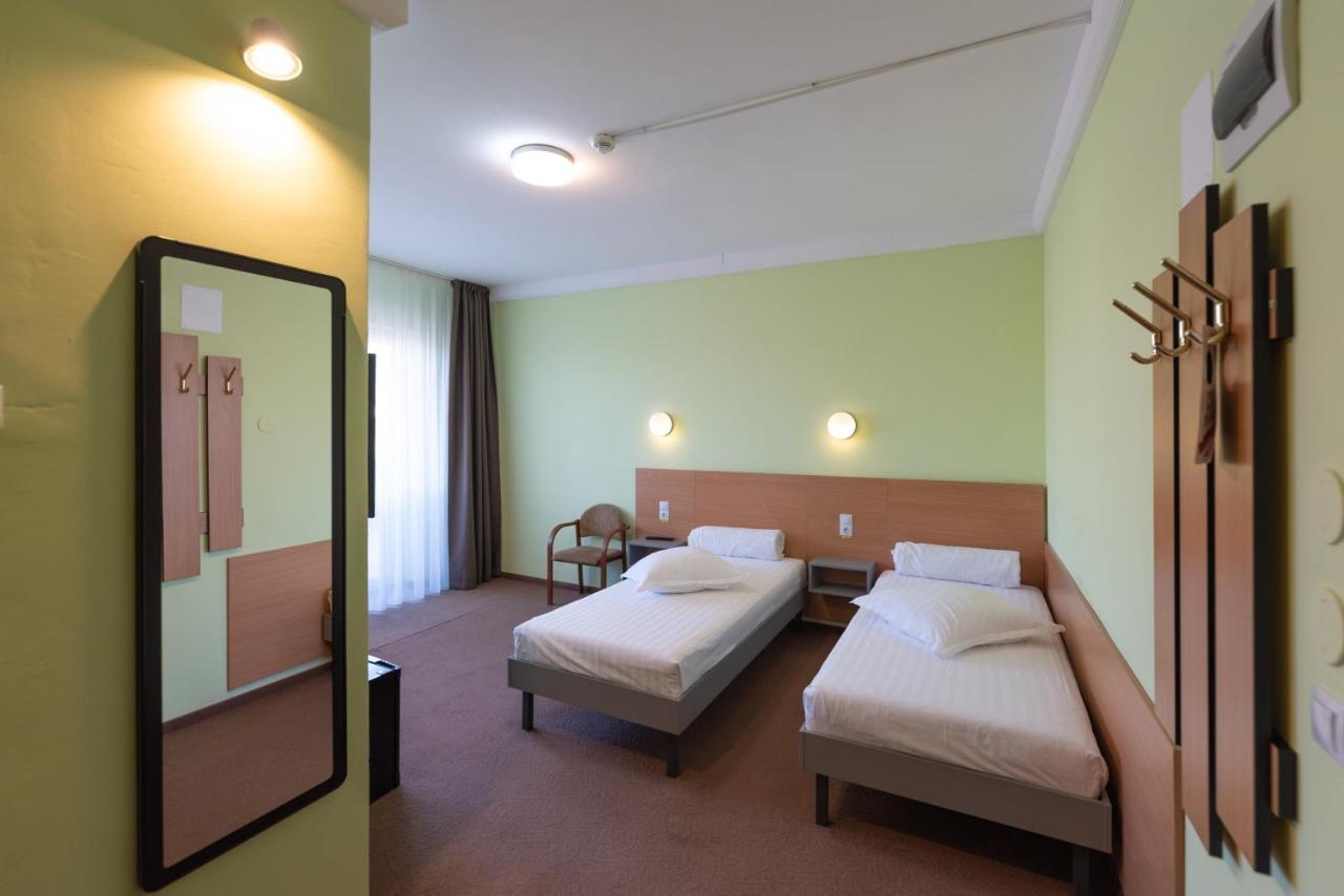 Vila Rosa 2 Hotel คลูจ-นาโปกา ภายนอก รูปภาพ