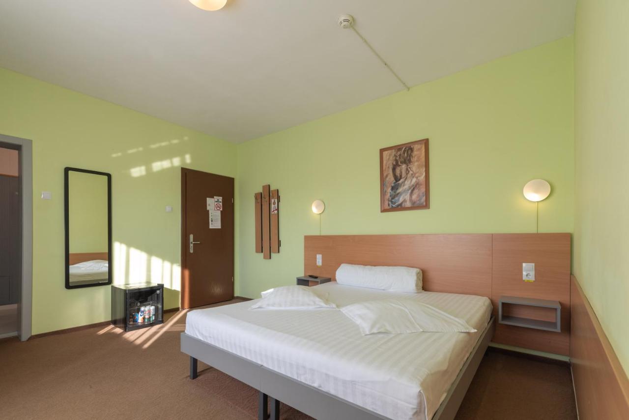 Vila Rosa 2 Hotel คลูจ-นาโปกา ภายนอก รูปภาพ