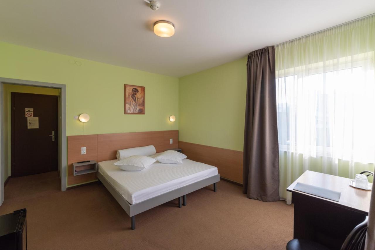 Vila Rosa 2 Hotel คลูจ-นาโปกา ภายนอก รูปภาพ